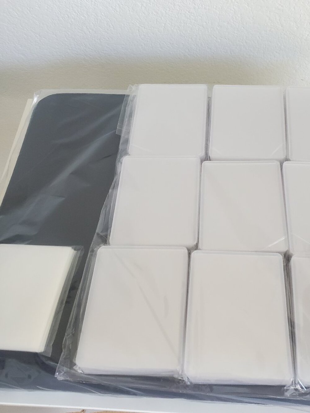 (NEW) Trading Card Binder
